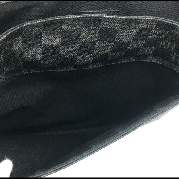 Louis Vuitton Damier Graphite Messenger MM - Picture 8 of 8